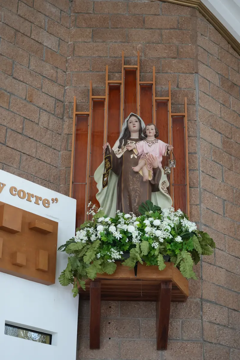 Imagen de la Virgen del Carmen dentro del templo